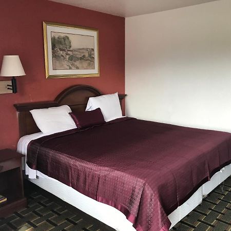 Travel Inn Greensboro Exterior photo