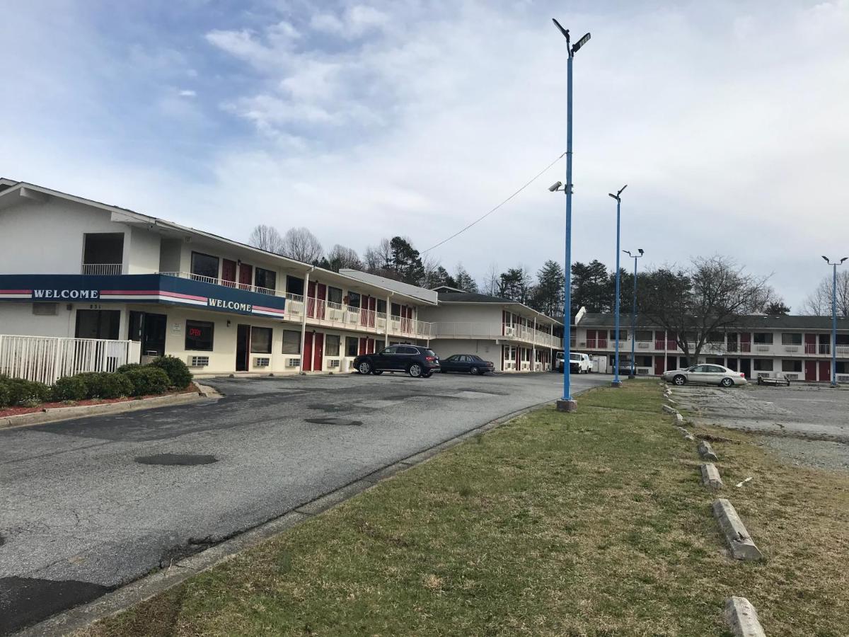 Travel Inn Greensboro Exterior photo